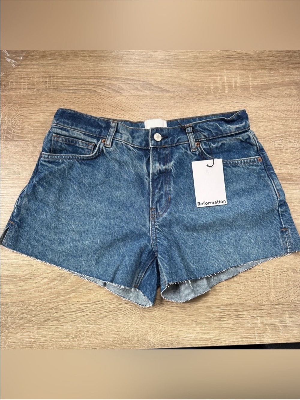NWT Reformation Sutton Low Rise 2.5 Slouchy Jean Shorts Pepper 25 - Picture 5 of 9